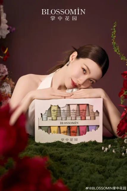 BLOSSAMIN
HAND CREAM